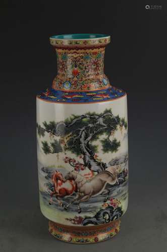 FAMILLE ROSE HORSE PATTERN PORCELAIN VASE