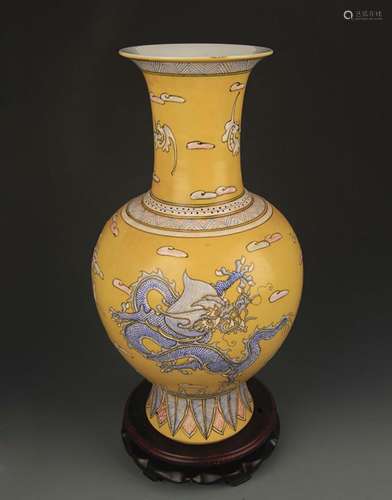 YELLOW GROUND FAMILLE ROSE DRAGON PATTERN VASE