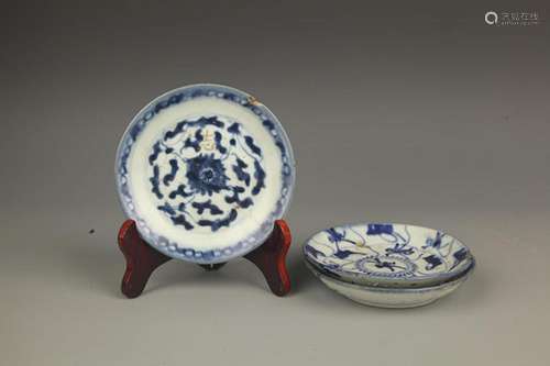 GROUP OF THREE BLUE AND WHITE PORCELAIN PLATE