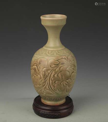 A YAO ZHOU KILN FLOWER CARVING PLATE TOP VASE