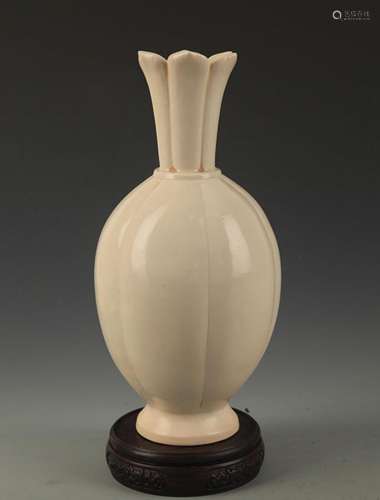 DING KILN FLOWER TOP PORCELAIN VASE