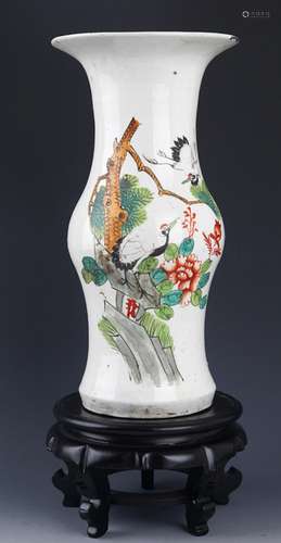 A FINE FAMILLE-VERTE PORCELAIN FLOWER VASE