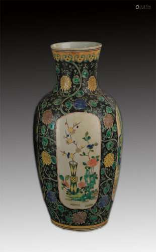 A FAMILLE ROSE FLOWER PATTERN PORCELAIN VASE