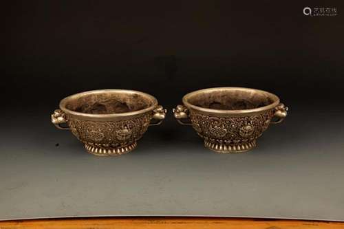 PAIR OF ANIMAL EAR PATTERN BRONZE CENSER