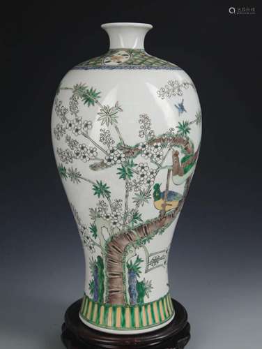 A LARGE FAMILLE VERTE MAGPIE MEI BOTTLE