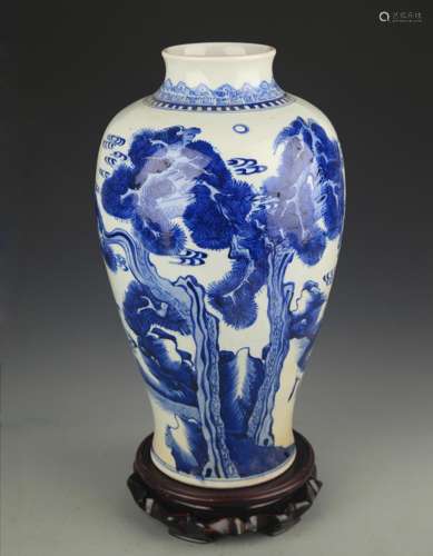 BLUE AND WHITE PINE TREE PAINTING PORCELAIN VASE