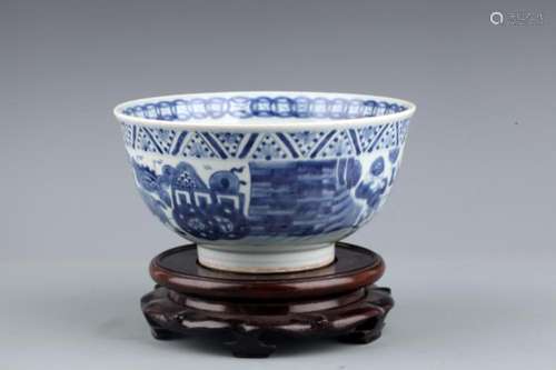 A BLUE AND WHITE PORCELAIN BOWL