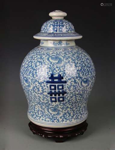 A BLUE AND WHITE GENERAL JAR