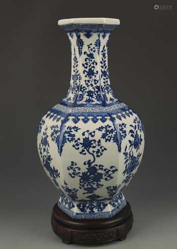 BLUE AND WHITE FLOWER PATTERN SIX SIDED VASE