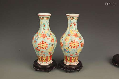 PAIR OF LARGE FAMILLE ROSE FLOWER PATTERN PORCELAIN VASE