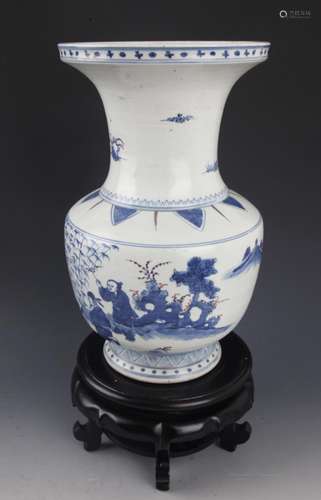 A FINELY PAINTED BLUE AND WHITE PORCELAIN JAR