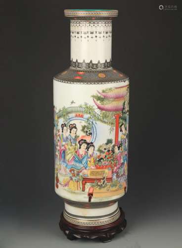 A FAMILLE ROSE TWELVE FEMALE PATTERN PORCELAIN VASE