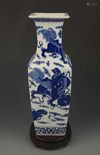 BLUE AND WHITE LION PLAYING PATTERN VASE