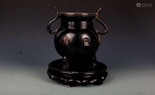 A BLACK COLOR TRIPOD FOOT PORCELAIN VASE