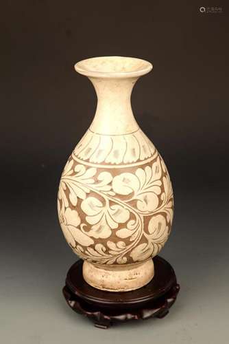 A FINE FLOWER CARVING CI ZHOU KILN PORCELAIN BOTTLE