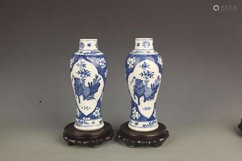 PAIR OF BLUE AND WHITE PORCELAIN VASE