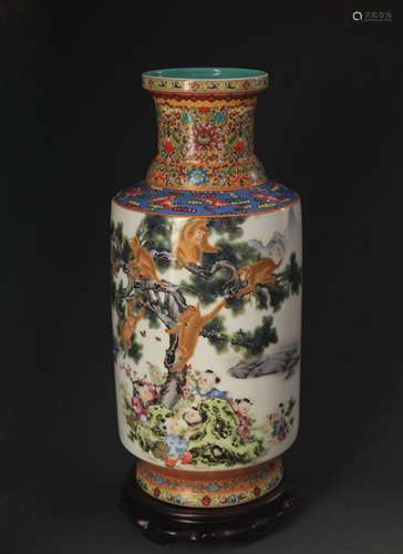 A FINE FAMILLE ROSE MONKEY PATTERN PORCELAIN VASE