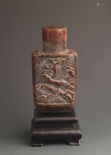 A FINE DRAGON CARVING WOOD MEDICINE BOTTLE