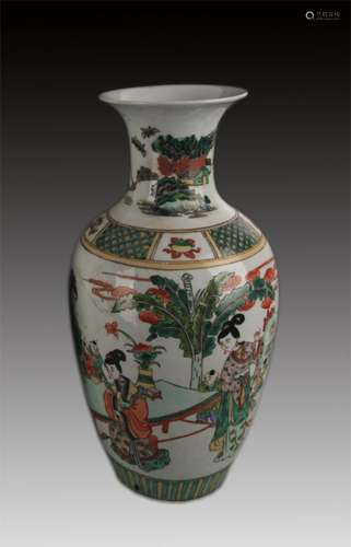 A FINE FAMILLE VERTE STORY PAINTED PORCELAIN VASE