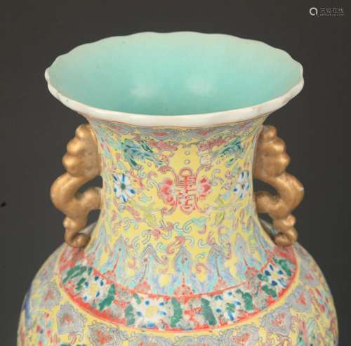 A YELLOW GLAZE ENAMEL COLOR DOUBLE EAR VASE