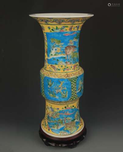 A TURQUOISE GROUND FAMILLE ROSE ANIMAL PATTERN VASE