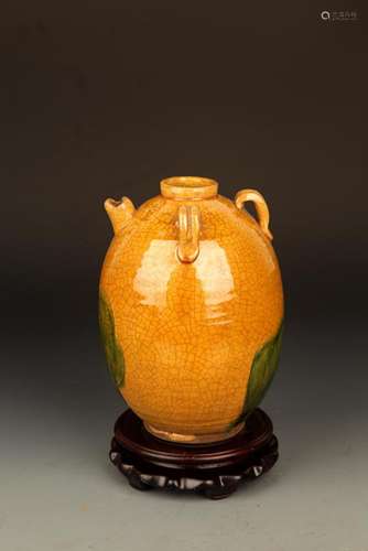 A YELLOW GLAZED ROUND PORCELAIN JAR