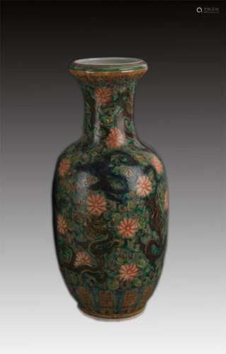 A SAN CAI COLOR FLOWER PATTERN PORCELAIN VASE