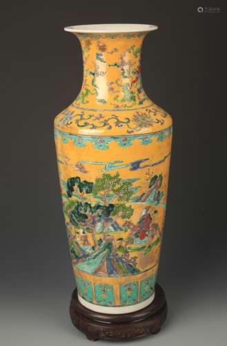 YELLOW GROUND FAMILLE VERTE STORY PAINTED VASE