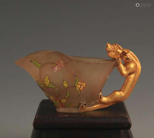 A FAMILLE-ROSE COLOR GLASS TIGER SHAPED CUP