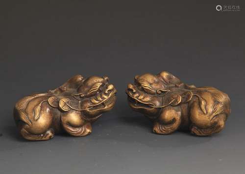 PAIR OF BRONZE RUI SHOU FIGURE PAPERWEIGHT