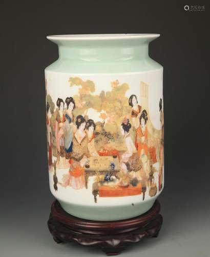 FAMILLE ROSE TWELVE FEMALE PATTERN VASE