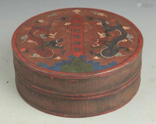 A GILT LACQUERED WOOD BOX WITH COVER