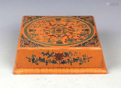 A FINELY PAINTED CHINESE LACQUER WOODENBOX