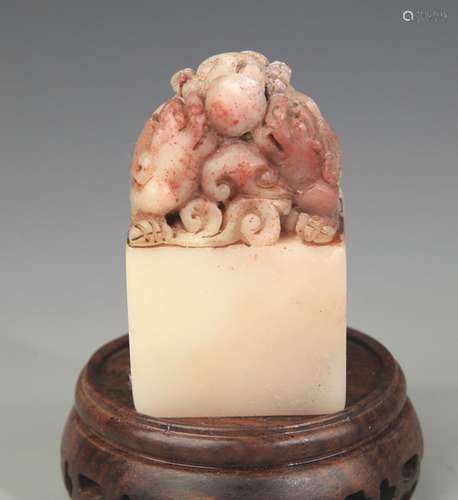 A SHOUSHAN STONE DRAGON CARVING SEAL