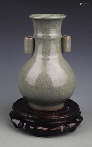 A GE TYPE GLAZED DOUBLE EAR PORCELAIN JAR