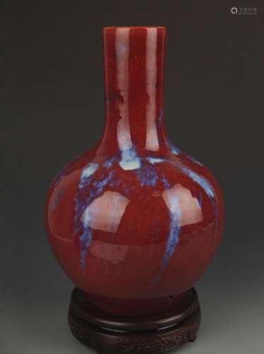 A RED GLAZE GLOBULAR SHAPE VASE