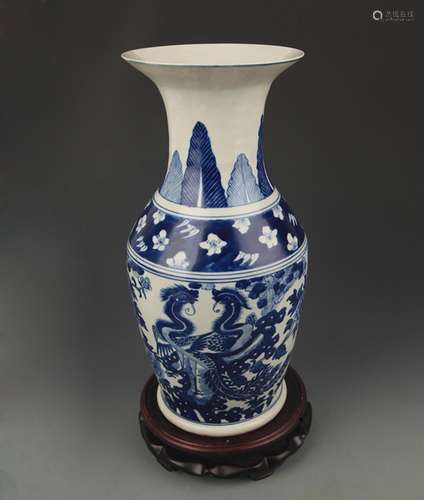 BLUE AND WHITE PEONY PATTERN DECORATIVE VASE