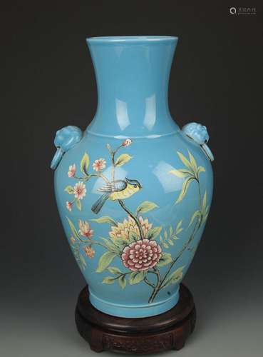 A SKY BLUE GLAZE FAMILLE ROSE PORCELAIN VASE