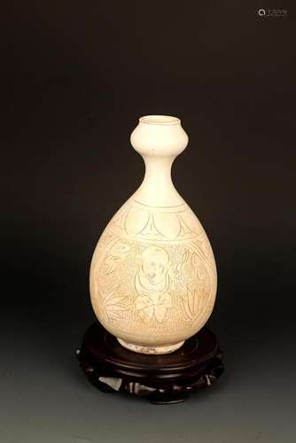 A CI ZHOU YAO BOY CARVING GARLIC HEAD BOTTLE