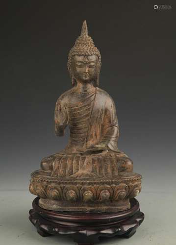 A FINELYMADE TATHAGATA BUDDHA FIGURE