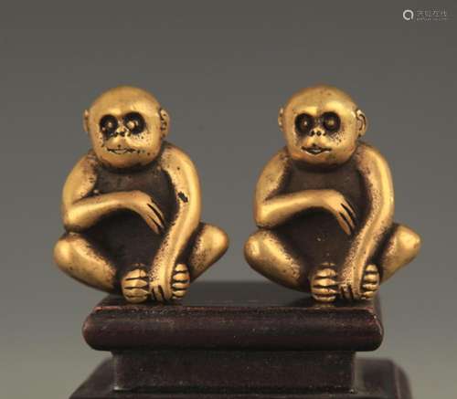 PAIR OF BRONZE MONEY DECORATION