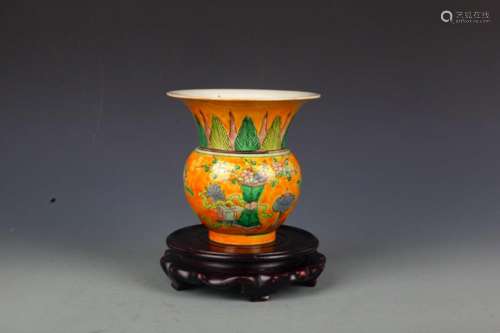 A YELLOW GROUND SAN CAI COLOR SPITTOON