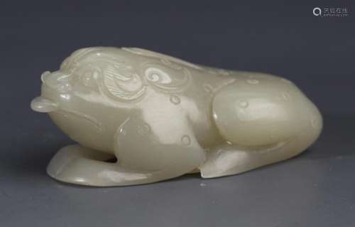 A FINE GOLDEN TOAD SHAPED PALE CELADON JADE