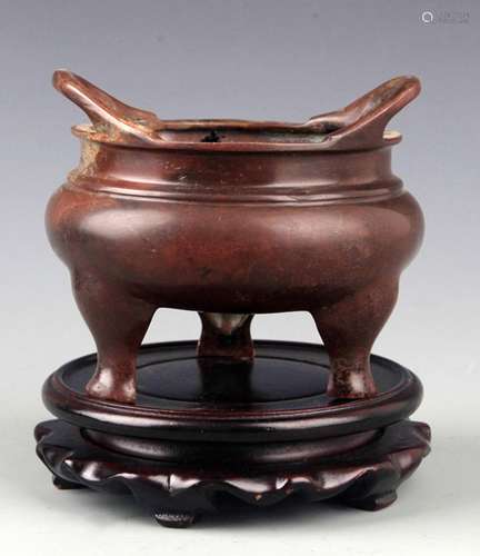 A DOUBLE EAR TRIPOD FOOT BRONZE CENSER