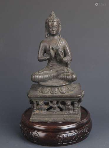 A FINE BRONZE AKSHOBHYA BUDDHA FIGURE