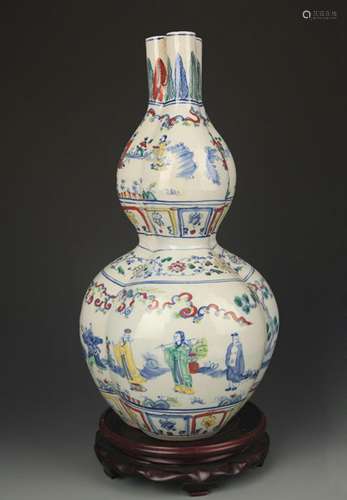 A DOUCAI EIGHT DEITY PAINTED CUCURBIT VASE