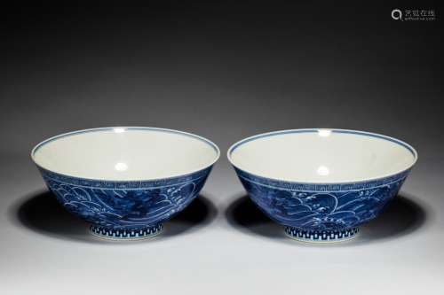 PAIR OF BLUE AND WHITE 'MYTHICAL BEASTS' BOWL,PAIR OF BLUE AND WHITE
'MYTHICAL BEASTS' BOWL
