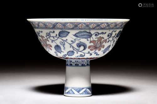 BLUE AND WHITE UNDERGLAZED RED 'FLOWERS' STEM CUP