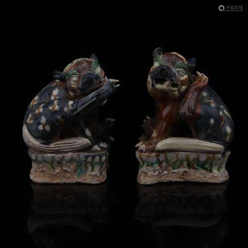 PAIR TANGSANCAI LIONS SHAPED FIGURES