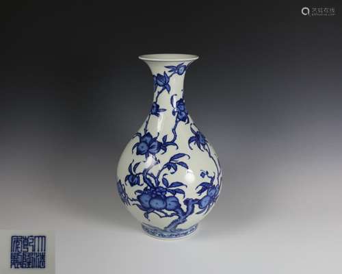 QIANLONG MARK BLUE&WHITE PEAR-SHAPED VASE